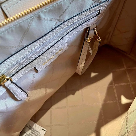❌SOLD❌ MICHAEL KORS GORG PURSE - Picture 6 of 14